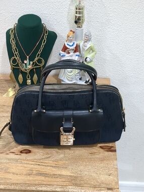 VINTAGE* Dooney & Bourke Black Signature Baguette with Gold Hardware